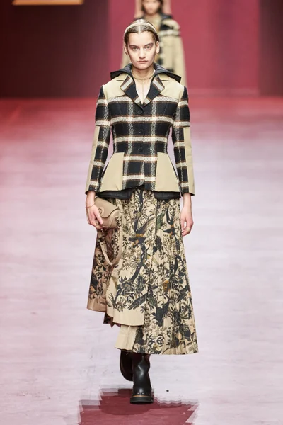 Look 27